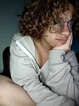 Snapshot of EmmaMelissa0521 chatting on 01/06/25, 08:03 EmmaMelissa0521 online show from 01/06/25, 08:03