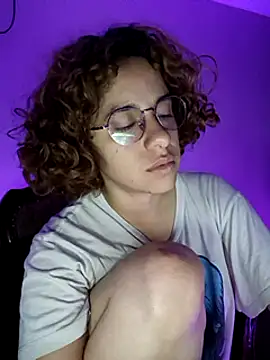 Snapshot of EmmaMelissa0521 chatting on 01/08/25, 08:27 EmmaMelissa0521 online show from 01/08/25, 08:27