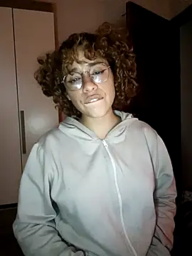 Snapshot of EmmaMelissa0521 chatting on 01/28/25, 01:29 EmmaMelissa0521 online show from 01/28/25, 01:29