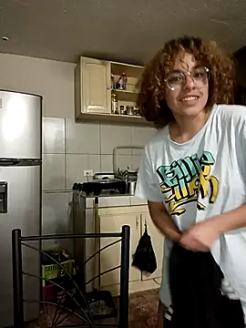 Snapshot of EmmaMelissa0521 chatting on 02/04/25, 06:25 EmmaMelissa0521 online show from 02/04/25, 06:25