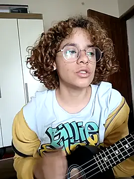 Snapshot of EmmaMelissa0521 chatting on 02/05/25, 04:47 EmmaMelissa0521 online show from 02/05/25, 04:47