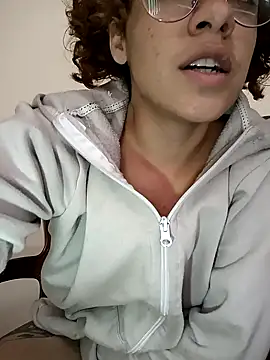 Snapshot of EmmaMelissa0521 chatting on 02/08/25, 08:10 EmmaMelissa0521 online show from 02/08/25, 08:10