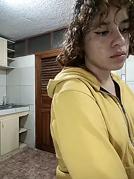 Snapshot of EmmaMelissa0521 chatting on 02/11/25, 02:14 EmmaMelissa0521 online show from 02/11/25, 02:14