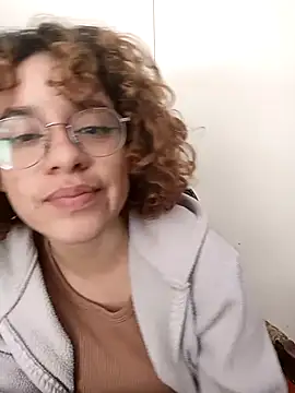 Snapshot of EmmaMelissa0521 chatting on 02/14/25, 04:52 EmmaMelissa0521 online show from 02/14/25, 04:52