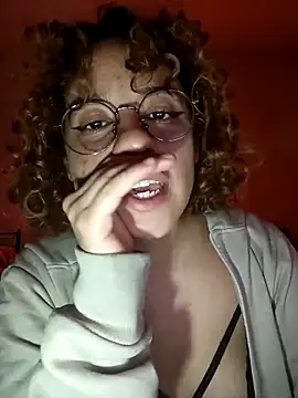 Snapshot of EmmaMelissa0521 chatting on 02/15/25, 04:36 EmmaMelissa0521 online show from 02/15/25, 04:36