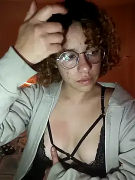 Snapshot of EmmaMelissa0521 chatting on 02/15/25, 10:31 EmmaMelissa0521 online show from 02/15/25, 10:31