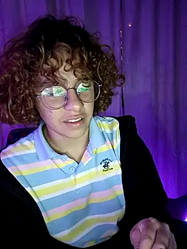 Snapshot of EmmaMelissa0521 chatting on 02/18/25, 01:32 EmmaMelissa0521 online show from 02/18/25, 01:32