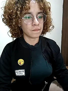 Snapshot of EmmaMelissa0521 chatting on 02/25/25, 07:14 EmmaMelissa0521 online show from 02/25/25, 07:14