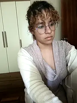 Snapshot of EmmaMelissa0521 chatting on 03/05/25, 06:45 EmmaMelissa0521 online show from 03/05/25, 06:45