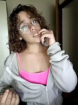 Snapshot of EmmaMelissa0521 chatting on 03/06/25, 06:26 EmmaMelissa0521 online show from 03/06/25, 06:26