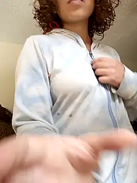 Snapshot of EmmaMelissa0521 chatting on 03/19/25, 05:06 EmmaMelissa0521 online show from 03/19/25, 05:06