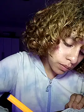 Snapshot of EmmaMelissa0521 chatting on 03/21/25, 03:33 EmmaMelissa0521 online show from 03/21/25, 03:33