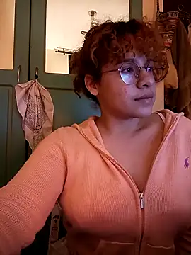 Snapshot of EmmaMelissa0521 chatting on 09/10/25, 02:44 EmmaMelissa0521 online show from 09/10/25, 02:44