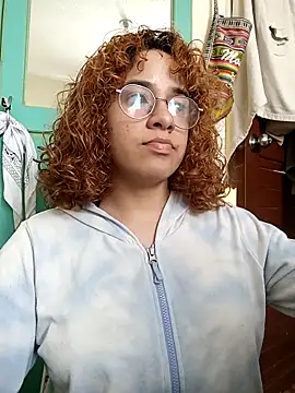 Snapshot of EmmaMelissa0521 chatting on 09/19/25, 06:19 EmmaMelissa0521 online show from 09/19/25, 06:19