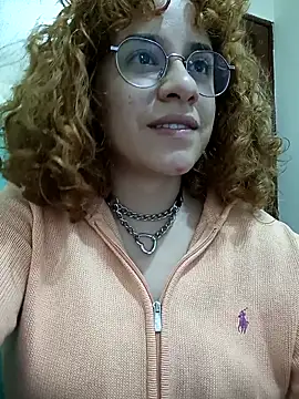 Snapshot of EmmaMelissa0521 chatting on 09/28/25, 01:11 EmmaMelissa0521 online show from 09/28/25, 01:11