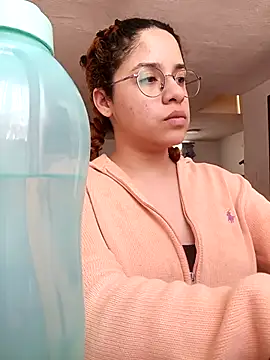 Snapshot of EmmaMelissa0521 chatting on 09/29/25, 05:51 EmmaMelissa0521 online show from 09/29/25, 05:51