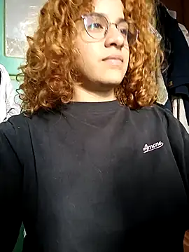 Snapshot of EmmaMelissa0521 chatting on 10/04/25, 10:08 EmmaMelissa0521 online show from 10/04/25, 10:08