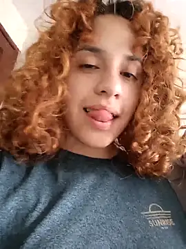 Snapshot of EmmaMelissa0521 chatting on 10/05/25, 08:40 EmmaMelissa0521 online show from 10/05/25, 08:40