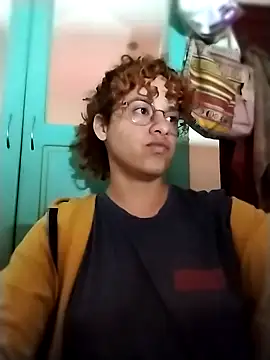 Snapshot of EmmaMelissa0521 chatting on 10/26/25, 11:42 EmmaMelissa0521 online show from 10/26/25, 11:42