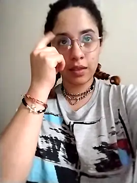 Snapshot of EmmaMelissa0521 chatting on 11/01/25, 10:23 EmmaMelissa0521 online show from 11/01/25, 10:23