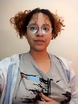 Snapshot of EmmaMelissa0521 chatting on 11/03/25, 12:24 EmmaMelissa0521 online show from 11/03/25, 12:24