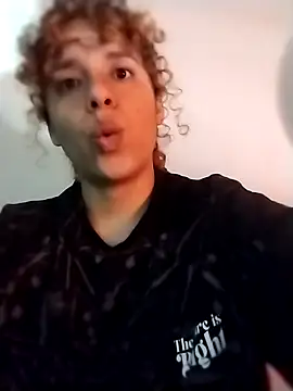 Snapshot of EmmaMelissa0521 chatting on 11/12/25, 02:01 EmmaMelissa0521 online show from 11/12/25, 02:01