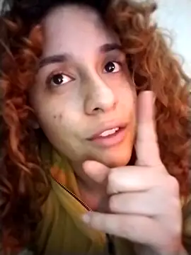 Snapshot of EmmaMelissa0521 chatting on 12/14/25, 07:58 EmmaMelissa0521 online show from 12/14/25, 07:58