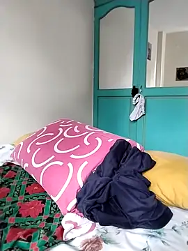 Snapshot of EmmaMelissa0521 chatting on 12/14/25, 08:02 EmmaMelissa0521 online show from 12/14/25, 08:02