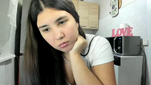 Snapshot of MiaMarrone chatting on 11/26/25, 04:19 MiaMarrone online show from 11/26/25, 04:19