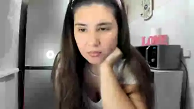 Snapshot of MiaMarrone chatting on 11/29/25, 04:43 MiaMarrone online show from 11/29/25, 04:43