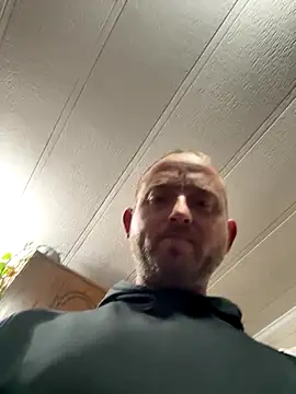 Snapshot of smokeymt420 chatting on 11/17/25, 08:31 smokeymt420 online show from 11/17/25, 08:31