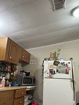 Snapshot of smokeymt420 chatting on 12/04/25, 04:55 smokeymt420 online show from 12/04/25, 04:55