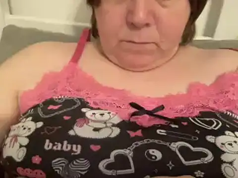 Snapshot of ParisNova chatting on 12/26/24, 11:35 ParisNova online show from 12/26/24, 11:35