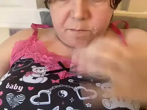 Snapshot of ParisNova chatting on 12/31/24, 05:29 ParisNova online show from 12/31/24, 05:29