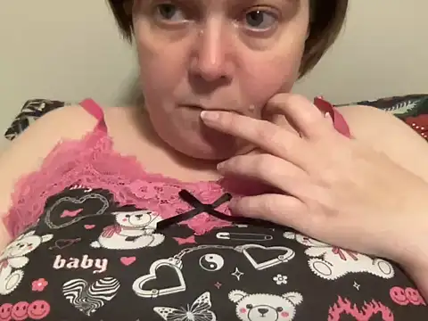 Snapshot of ParisNova chatting on 02/05/25, 02:29 ParisNova online show from 02/05/25, 02:29