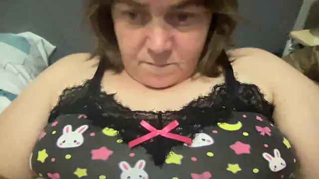 Snapshot of ParisNova chatting on 10/06/25, 10:40 ParisNova online show from 10/06/25, 10:40