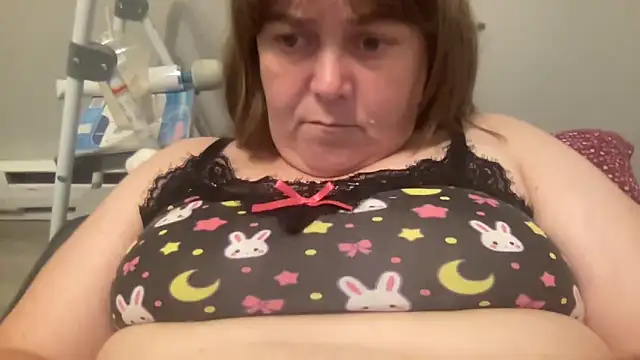 Snapshot of ParisNova chatting on 10/19/25, 08:09 ParisNova online show from 10/19/25, 08:09