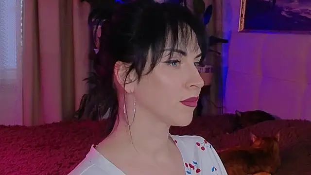 Snapshot of lily_conor chatting on 11/27/25, 08:16 lily conor online show from 11/27/25, 08:16