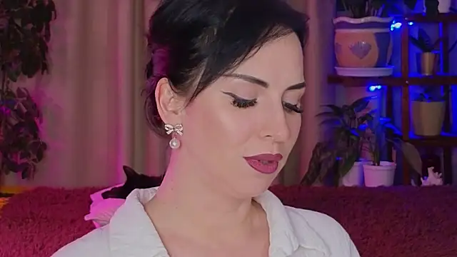 Snapshot of lily_conor chatting on 11/30/25, 03:05 lily conor online show from 11/30/25, 03:05