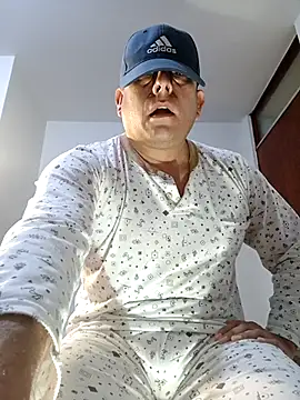 chicoguapo8 online show from 09/20/25, 03:02