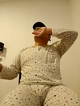 chicoguapo8 online show from 10/10/25, 08:35