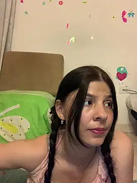 Estefani 32 online show from 04/28/26, 06:57