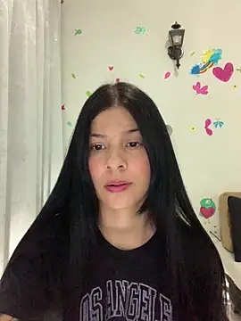 Estefani 32 online show from 05/05/26, 03:09