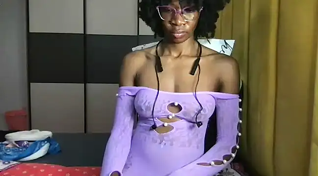 Snapshot of choco_petite chatting on 03/04/25, 03:44 choco petite online show from 03/04/25, 03:44