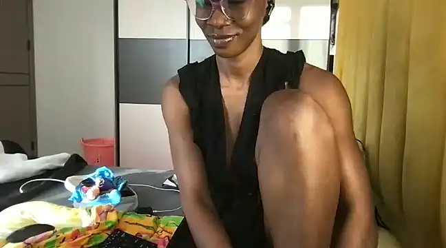 Snapshot of choco_petite chatting on 03/17/25, 04:19 choco petite online show from 03/17/25, 04:19