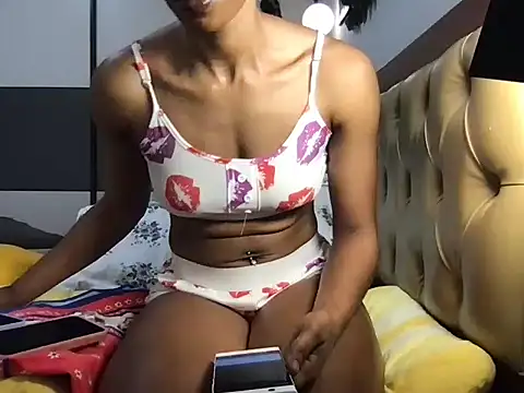 Snapshot of choco_petite chatting on 09/20/25, 04:13 choco petite online show from 09/20/25, 04:13