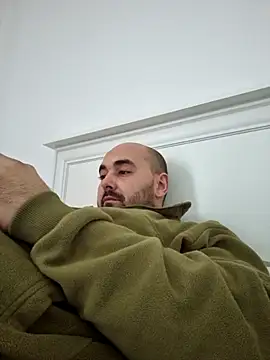 Snapshot of Niroolf chatting on 12/21/25, 11:28 Niroolf online show from 12/21/25, 11:28