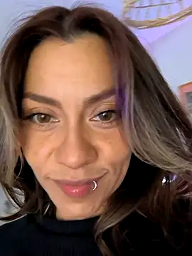 Snapshot of SamyJones9 chatting on 09/30/25, 01:32 SamyJones9 online show from 09/30/25, 01:32