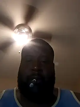 Snapshot of biggreen850 chatting on 12/31/24, 12:32 biggreen850 online show from 12/31/24, 12:32