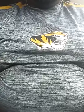 Snapshot of biggreen850 chatting on 02/01/25, 06:51 biggreen850 online show from 02/01/25, 06:51